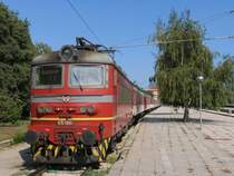 45 190 6 mit 2654 Varna-Pleven (Варна-Плевен) auf Bahnhof Varna (Варна) am 23-08-2006.