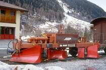 RhB - Xk 9147 am 30.08.1993 in Pontresina - Schnee- und Spurpflug 2-achsig - �bernahme 20.12.1988 - Stadler - Fahrzeuggewicht 11,00t - L�P 7,34m - zul�ssige Geschwindigkeit 60 km/h - R2=31.08.1998 - Hinweis: neue Beschriftung 

