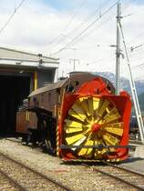 Xrot d 9213 am 31.08.1996 in Pontresina - Bernina-Dampfschneeschleuder selbstfahrend - Baujahr 1911 - SLM - Dienstgewicht 63,5t - L�P 13,67 - V 35Km/h - Schleudern bis 12 km/h - �1=21.01.1991 - Lebenslauf: ex Berninabahn G 2 3/3 1051 - 1943 RhB X rot d 13 - 1954 X rot d 9213. 
