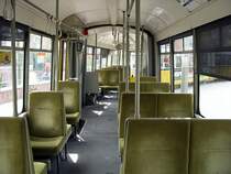 Stuttgart 2006 - Inneneinrichtung des GT4 401 am 23.04.2006 an der Ruhbank. In den letzten Jahren erhielt ein Teil der Triebwagen neue stoffbezogene Sitzgelegenheiten.