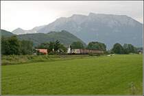 E189 914RT bringt vor der Kulisse des Kaisergebirges den DGS 43138  WINNER-EXPRESS , nach Wuppertal-Langerfeld. (06.07.07)
