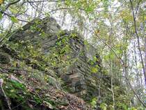 Das Widerlager der Langklotzbr�cke in Elterlein (Ri.Elterlein). Die Langklotzbr�cke war 13m hoch und 119m lang und wurde durch die K�nigin Marienh�tte in Cainsdorf 1899 gebaut. 03.10.07 