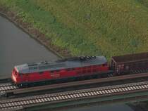 Diese  Ludmilla  zieht einen G�terzug aus dem Bahnhof Oberhausen Osterfeld heraus �ber den Rhein-Herne Kanal. Das Foto stammt vom 10.10.2007