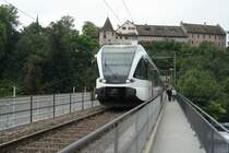 Thurbo 753-9 auf der Br�cke unter Schloss Laufen am Rheinfall bei Neuhausen am 12. August 2007