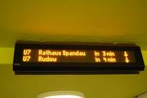 03.08.2007 Berlin: Bahnhof Mehringdamm: Abfahrtsanzeige der U7 auf der Verteilerebene 