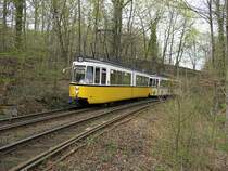 Abschied von der Linie 15 - K�nnte der gleiche Zug wie eben sein, ist es aber nicht. GT 4 413 und 429 am 23.09.2006 zwischen Stelle und Fernsehturm. Von Bauarbeiten zum Stadtbahnausbau ist hier noch nichts zu sehen.