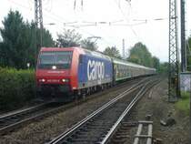 Mit gem�chlichem Tempo zieht 482 029-6 ihren Sonderzug durch Gundelfingen im Breisgau gen Norden. 30.09.07