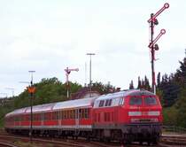 218 470 auf dem Weg nach Hannover Hbf bei der Ausfahrt aus dem Goslarer Bahnhof (�berarbeitet) (27.8.2007)
