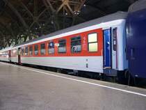 Hier noch einmal der neu lackierte Wagen im CNL nach Z�rich.