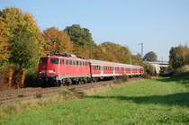 110 484-3 zieht am Morgen des 06.10.07 eine RegionalBahn von Donauw�rth nach Aalen, hier bei Aalen-Hofen aufgenommen.