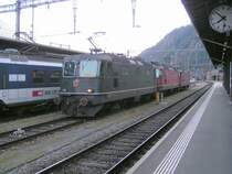 Ein Dreiergespann durchf�hrt am fr�hen Abend des 31.07.07 in Leerfahrt den Bahnhof Brig.