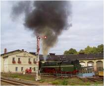 Am 27.08.2007 gelangen mir zuf�llig einige Schnappsch�sse vom Bf.Nossen.Die legend�re 18 201 (in Nossen untergestellt) kam wohl von  Gro�er Fahrt  zur�ck,lie� Dampf ab und verschwand nach einiger Zeit im Schuppen.
