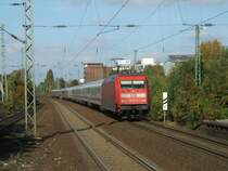 Die BR 101 115-4 mit IC 2113 nach Stuttgart am Haken,bei der Durchfahrt in D�sseldorf-Benrath,D�sseldorf-Benrath ist eine RE und S-Bahn Haltestelle,die Durchfahrt eines ICE,IC,EC, wird durch
Lautsprecher-Ansagen angek�ndigt.(13.10.2007)