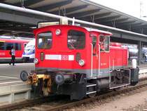 333 670-8  wartet auf ein freies Signal, Rostock-Hbf; 070903 (3)
