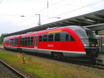 642 552-4 steht als RE 33170 zur Abfahrt bereit, Rostock-Hbf; 070903