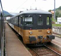 Zugkreuzung in Erlenbach i.S.: Triebwagen 940 am Ende des Golden Pass Zuges Richtung Zweisimmen aus Spiez kommend am 03.08.07.