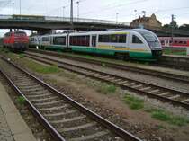 Eine Desiro Doppelgarnitur der Vogtlandbahn bei der einfahrt in Regensburg HBF. Die BR 218 385-3 wartet auf ausfahrt. (07.09.2007)  
