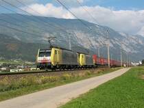 E189 902 und eine andere E189er am 13.10.07 bei Schwaz