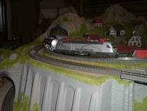 182 004 w�hrend der Bergfahrt mit einem schweren G�terzug.