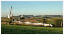 F�r den ICE 29 von Hamburg-Altona nach Wien West wurde es am 14.10.2007 in Haiding mit der Sonne knapp. Er hatte 9 Minuten Versp�tung, ging sich aber wirklich im letzten Licht aus. Diese Triebz�ge werden wir in �sterreich ab dem Fahrplanwechsel nicht mehr zu Gesicht bekommen.