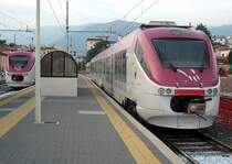 Zwei MD-Tn  Minuetto  am 10.10.2007 in der Endstation Bassano del Grappa, von hier f�hrt eine elektrifizierte Strecke nach Padova, ein Triebzug ist am Abend bis dort hin verl�ngert.