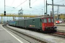 Zu meinem 1-j�hrigen Fotojubil�um m�chte ich verschiedene spezielle Bilder zeigen. Der Dt 50 85 92-33 924-8 ist am 1.7.07 an einer ICN-Ersatzkomposition unterwegs. Er wurde 4!! Tage vor der Ausrangierung im Z�rcher HB fotografiert. Vermutlich ist es einer der letzten Eins�tze gewesen.