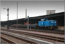 346 001 der Pressnitztal Eisenbahngesellschaft rangiert am 28.09.07 zwei mit Schotter beladene Flachwagen in Chemnitz-S�d. Grund waren die dort gerade stattfindenden Gleisbauarbeiten.