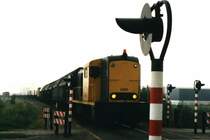 2462 mit �bergabeg�terzug 55763 Onnen-Veendam in Veendam am 14-8-1987. Bild und scan: Date Jan de Vries.

