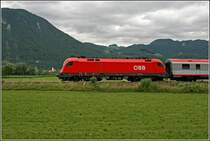 Seitenaufnahme der Salzburger 1116 124. Hier bei Niederaudorf am 06.07.07. Im Hintergrund befindet sich die Passionsspielstadt Erl. Hier werden die ber�mten  Tiroler Festspiele Erl  ausgetragen.