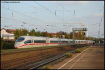 Zwei ICE-3-Triebz�ge durchfahren am Abend des 13.10.07 den S-Bahn-Haltepunkt Esslingen-Oberesslingen mit Fahrtrichtung Stuttgart HBF.