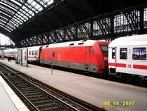 BR 101 als Zwischenlok in einem IC in K�ln HBF