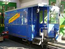 WAB - G�tertransport Steuerwagen Hikt 302 im Bahnhof von Lauterbrunnen am 02.09.2007