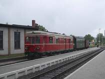 So eben ist 187 025 als Sonderzug aus Quedlinburg in den Bahnhof Gernrode eingefahren umanschlie�end um zurangieren. 20.05.06