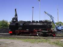 99 7241 wird im Bahnhof Gernrode gerade bekohlt um anschlie�end ihren n�chsten Zugumlauf zufahren.