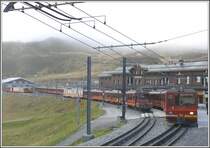 Kleine Scheidegg Bahnhofsteil der Jungfraubahn mit Frontansicht des Zekt 95. (11.10.2007)