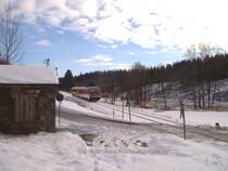 Nebenstrecke Hof - Bad Steben im Winter 2007 nach dem Sturm Kyrill. Ein Hofer 628 steigt gerade vom HP Rothenb�rg in das Tal der Selbitz hinab und wird in wenigen Minuten den Kreuzungsbahnhof Selbitz erreichen.
JA - ich weiss dass das Copyright st�rt.  Die Bilder hier sind aber zum Betrachten des Motivs/Inhalts und nicht zum unerlaubten abgreifen. Verwendungserlaubnis gibt es bei mir als Urheber!