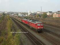 Hof Hbf bei Einfahrt eines Gag mit Kohle, gef�hrt von 2x BR 232. Hinten der ehem. Ringschuppen des fr�heren s�chsischen Bw in Hof, in dem zuletzt die Reisebusse standen. Den kann man kaufen...
JA - ich weiss dass das Copyright st�rt. Aber die Bilder hier sind zum Betrachten und nicht zum unberechtigten Abgreifen gedacht. Verwendungsgenehmigung gibt es bei mir als Urheber.