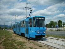 Typ ČKD Tatra KT4 f�hrt bis zur Depot Dubrava.