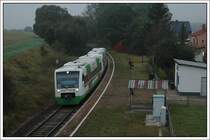 Planverkehr auf der KSB 575. Regioshuttle der BR 650 der S�d-Th�ringen-Bahn GmbH (STB), als VT 113 bezeichnet, am 12.10.2007 als 82910 von Eisenach �ber Meiningen nach Eisfeld unterwegs, beim Halt in Ettenhausen.