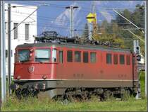 Ae 6/6 11455 ist abgestellt in Ems Werk und wartet auf den n�chsten Holzhackschnitzelzug der S�gerei Stallinger. (19.10.2007)