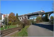 Für einmal hat die Bise den sonst im Herbst am Jurasüdfuss allgegenwärtigen Nebel weggeblasen. ICN auf dem BLS Mösliviadukt am 20. Oktober 2007 (Strecke Basel/Delle - Delémont- Biel/Bienne).