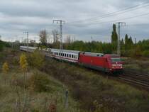 101 044 zieht einen Intercity durch die herbstliche Landschaft. Bahnstrecke Biesdorf-Wuhlheide, 21.9.2007