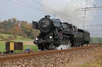 52.221 vom West-Schweizer Club VVT unterwegs Richtung Heimat nach St.Sulpice NE, kurz vor dem Bahnhof Sulgen TG am 28.10.07. Die Lok wurde vom Ausbesserungs-Werk Ceske Velenice CZ in nur Einj�hriger Arbeit vollst�ndig restauriert. 