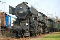 Kriegslokomotive 52.221 im Depot der EUROVAPOR Sektion Sulgen TG am 28.10.07. Zum Gl�ck wahr sie im Krieg nicht hier!