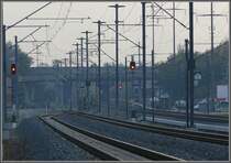Das gleiche Kreuzungsgleis Richtung S�d mit dem Bahnsteig der Station Zizers anschliessend an die Weiche. (28.10.2007)