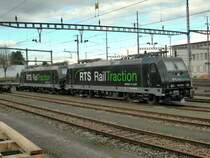 Die beiden fabrikneuen RTS Re 185 570-9  Terese  und 569-1  Renato  warten in Langenthal auf ihre ersten Einsätze.
22. November 2006