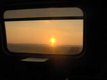 Sonnenuntergang fotografiert aus einem IC 2000 im Fr�hjahr 2005