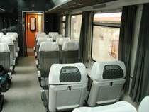 Hier ein 2. Klasse Gro�raumwagen der Serbischen Staatsbahn im Bahnhof Wien Westbahnhof. Dieser Wagenpark geh�rt zum InterCity 345  Avala  nach Beograd/Belgrad. Aufgenommen am 20.10.2007