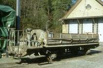 RhB - Xk 8627 II am 25.04.1999 in Chur Sand - Kipp-Dienstwagen 2-achsig mit 1 offenen Plattform - Baujahr 1931 - SIG - Gewicht 7,80t - Zuladung 15,00t - L�P 8,50m - zul�ssige Geschwindigkeit Aufkleber 60 km/h -  �=03.1991 - Lebenslauf: ex ChSA Sk 501 - 1942 RhB Sk 8527 II - 1969 Xk 8627 II
