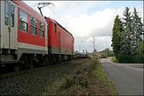 Und um 15:16:50 rauscht die 143 208 mit der RB91 (RB 39170)  RUHR-SIEG-BAHN  nach Hagen vorbei.